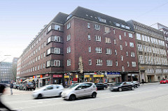 Blick über die Steinstraße zur Mohlenhofstraße in der Hamburger Altstadt / Kontorhausviertel, Straßenverkehr.