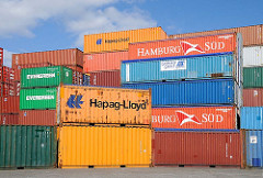 Containerlager mit Leercontainern am Reiherstieg - die grossen Stahlbehälter haben die Farben der Reedereien.
