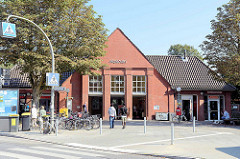 Empfangsgebäude vom U-Bahnhof Fuhlsbüttel - Haltestelle der Linie U1 der Hamburger U-Bahn.