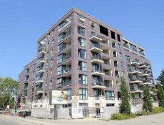 Moderner Neubau / Wohnungsbau in Hamburg Barmbek Nord - mehrgeschossige Wohnblock bei der Fuhlsbüttler Straße 284 / Ecke Langenfort.