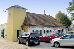 Ehemaliges Gebäude der Freiwilligen Feuerwehr(?) in Maschen, jetzt Nutzung als Wäscherei / Reinigung.