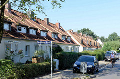 Reihenhausbebauung mit Dachausbau am Hohnerkamp in Hamburg Bramfeld.