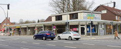 Seit 2011 größtenteils leerstehende Ladenzeile an der Langenhorner Chausse / Ecke Stockflethweg in Hamburg Langenhorn.