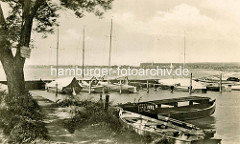 Historische Aufnahme vom Zierker See in Neustrelitz - Ruderboote und Segelboote liegen am Steg.