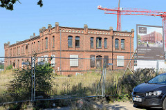 Das unter Denkmalschutz stehende Backsteingebäude des als Kleiderkasse bezeichneten Lagergebäudes in  Hamburg Altona.