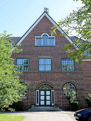 Historische Backsteinarchitektur in Hamburg Kirchwerder - Schulgebäude  der Grundschule, erbaut 1920 - Architekt Weinrich.