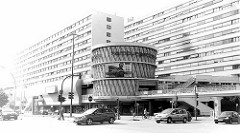 Blick über die Hamburger Straße zum Einkaufszentrum Hamburger Meile im Stadtteil Barmbek Süd
