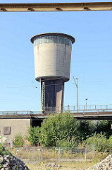 Bahn Wasserturm am Bahnbetriebswerk Hamburg Altona; der Wasserturm  wurde 1955 gebaut und ist aus Stahlbeton.