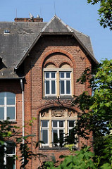 Die Georgswerder Schule in der Rahmwerder Strasse wurde 1903 eingeweiht und hatte zeitweise bis zu 680 Kinder bei 13 Lehrkräften.