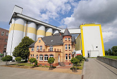 Diamant-Mehl Getreidesilo + Getreidemühle am Reiherstieg - im Vordergrund die Villa des Gründers der Diamant-Mühle Georg Plange.