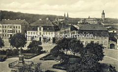 Altes Flugbild vom Marktplatz in Neustrelitz - Blick auf das Schloss und die Schlosskirche.