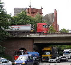 Blick zur Brücke der Wilhelmsburger Reichsstrasse über die Mengestrasse - die Stadtautobahn wurde 1939 als Reichsautobahn fertig gestellt.