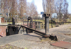 Die alte Veringkanal-Schleuse wurde 1896 errichtet und wird von Hand betrieben - Zustand vor der Restaurierung, die 2008 stattfand.