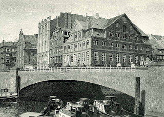 Altes Bild von der Schaartorbrücke, der Mündung vom Admiralitätstraßenfleet in Hamburger Binnenhafen.