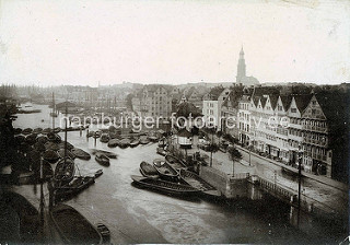 Historische Fotografie  vom Hamburger Binnenhafen. Blick auf die beladenen Schuten.