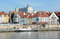 Uferpromenade in Stettin, Blick auf die Dächer der Stadt und das Stettiner Schloss, die ehemalige Residenz der Herzöge von Pommern.