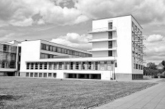 Bauhausgebäude Dessau - Schulgebäude für die Kunst-, Design- und Architekturschule Bauhaus; erbaut 1926 nach Plänen von Walter Gropius.