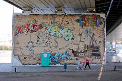 Graffiti am Träger einer Brücke über die Oder in Stettin.