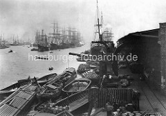 Der Hamburger Hafen in historischen Bildern; Blick in den alten Segelschiffhafen - Güterumschlag am Amerika Kai.