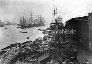 Der Hamburger Hafen in historischen Bildern; Blick in den alten Segelschiffhafen - Güterumschlag am Amerika Kai.