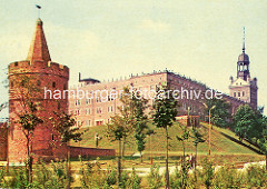 Ältere Fotografie vom Turm der Sieben Mäntel (Baszta Siedmiu Płaszczy) - Frauenturm; iim Hintergrund das Stettiner Schloss.