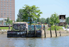 Alter Bunker / Schutzraum und Kaianlagen Billhafen Löschplatz in Hamburg Rothenburgsort.