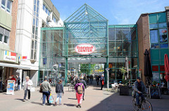 Eingangsbereich vom Eidelstedt Center, Metall / Glas Konstruktion.