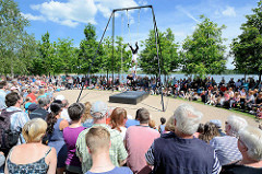 Fest der Straßenkünste im Norderstedter Stadtpark - Liv & Tobi, Akrobatik - Akrophobie, Höhenangst.