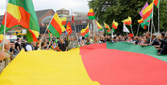 Flagge des Kurdischen Parlaments im Exil -  Demonstration am 08. Juli gegen G20 in Hamburg.