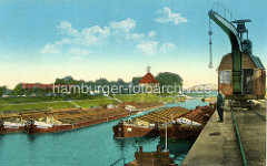 Altes Bild vom Hafen in Gröba / Riesa; Kran auf Schienen - Elbkähne im Hafenbecken der Döllnitz - im Hintergrund Brücke und Schloß.
