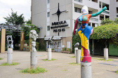 Skulpturenhof in Hamburg Mümmelmannsberg - Kunst am Bau, errichtet 1982; Kandiskyallee.