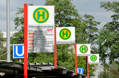 Bushaltestellen an der U-Bahnstation Mümmelmannsberg im Hamburger Stadtteil Billstedt.