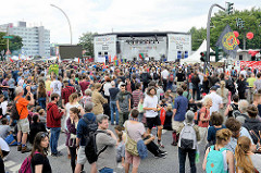 Abschlusskundgebung am Millerntorplatz - Demonstration am 08. Juli gegen G20 in Hamburg.