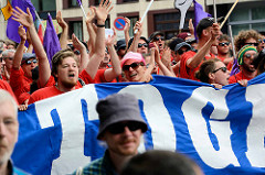 Demonstrationszug am 08. Juli gegen G20 in Hamburg - Sprechchöre.