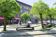 Platz mit Brunnen an der Slomannstrasse auf der Hamburger Veddel.