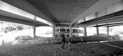 Autobahnbrücke der A1 über den Bach Glinder Au in Hamburg Mümmelmannsberg.