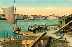 Historische Ansicht - Blick über die Elbe nach Riesa; Fischerboote, Segelboot am Elbufer von Promnitz - große Anker / Wurfanker.