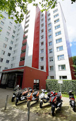 Hochhaus in Hamburg Mümmelmannsberg - Parkplatz für Motorräder / Motorroller.