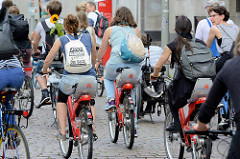 Colourful Critical Mass - Fahrraddemonstration durch die Hamburger Innenstadt beim G20.