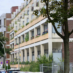 Wohnhaus / Balkons in massiver Betonbauweise - Architektur in Hamburg Mümmelmannsberg.