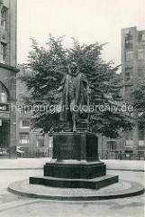 Denkmal vom Bürgermeister Carl Friedrich Petersen (* 6. Juli 1809 in Hamburg; † 14. November 1892) am Neuen Wall im Hamburger Stadtteil Neustadt.