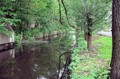 Lauf des historischen Wasserwegs Seevekanal in Hamburg Rönneburg.
