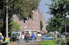 Backsteinblocks in der Veddeler Brückenstrasse im Hamburger Stadtteil Veddel; die Wohnblocks wurden 1928 erbaut - Architekt Oberbaudirektor Fritz Schumacher.