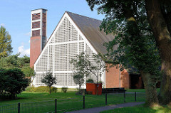 Ev. lutherische Cornelius-Kirche in Hamburg Neugraben Fischbek, Dritte Meile; erbaut 1964 - steht unter Denkmalschutz.