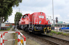 Hafenbahn im Hamburger Hafen, Kleiner Grasbrook; Lokomotive / Güterzug am Rossdamm in Hamburg Steinwerder.