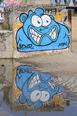 Grafitti an der Ruine einer Verladestation für Schüttgut am Billhafen in Hamburg Rothenburgsort.