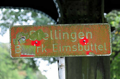 Altes bemoostes Stadtteilschild Hamburg Stellingen / Bezirk Eimsbüttel.