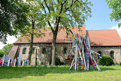 Südseite vom Kirchenschiff der evangelisch-lutherische Kirche St. Mauritius von Hittfeld.