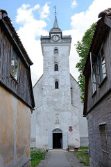 Römisch-katholische Kirche der Heiligen Dreifaltigkeit, erbaut 1640 - Kuldiga, Lettland.