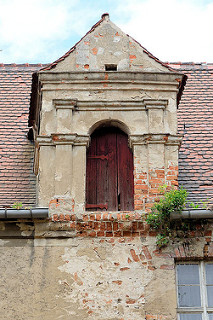 Giebel / Dachlager, Speicher mit Holztür - Schloss Mühlberg / Elbe